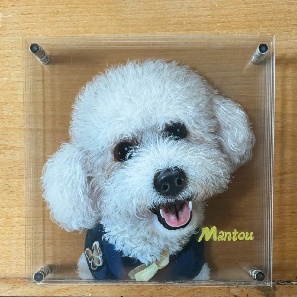 White dog in a clear frame with 'Mantou' branding on a wooden surface.